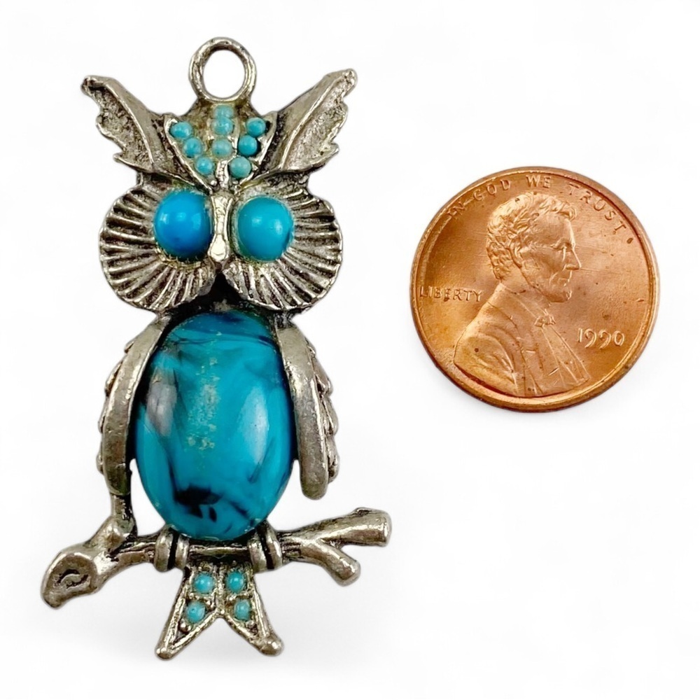 Vintage Figural Owl Pendant MCM Turquoise Colored Jelly Belly Silver Tone - Picture 4 of 4